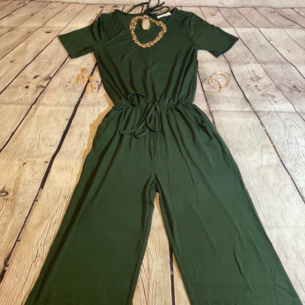 Womens short sleeved romper pants. Drk Green. Sz S